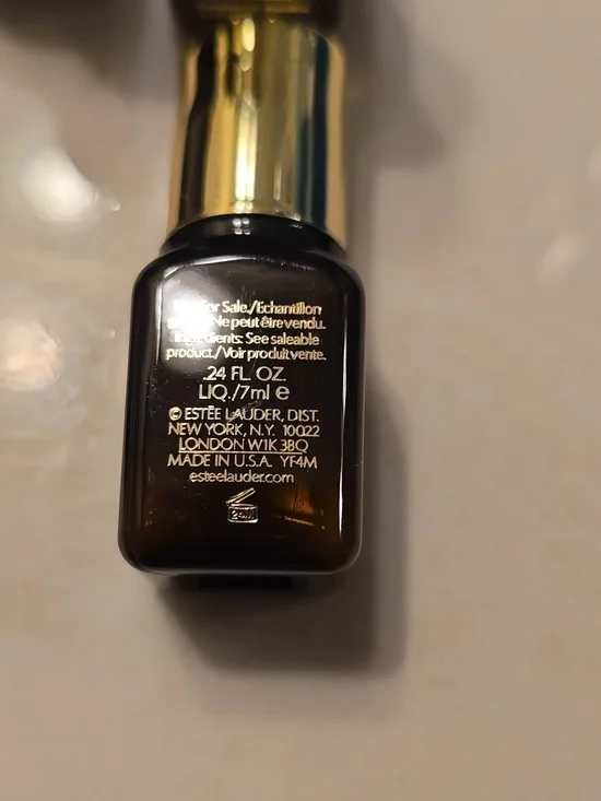 Estee Lauder Eyeshadow Quartet in Champagne, Bronze, Taupe & Plum - Picture 4 of 5